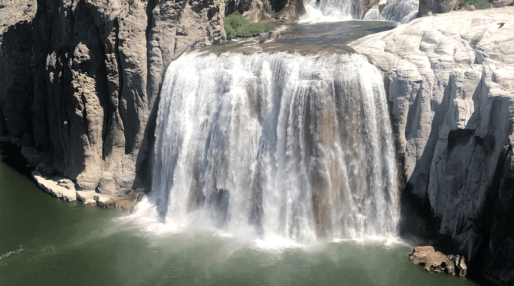 Lavish Overflow like a waterfall